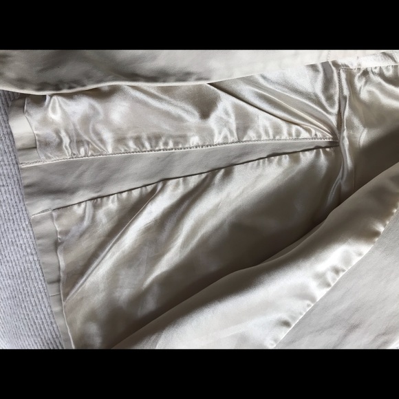 SOLD: Sleek GAP trench coat w bespoke buttons - Picture 4 of 8